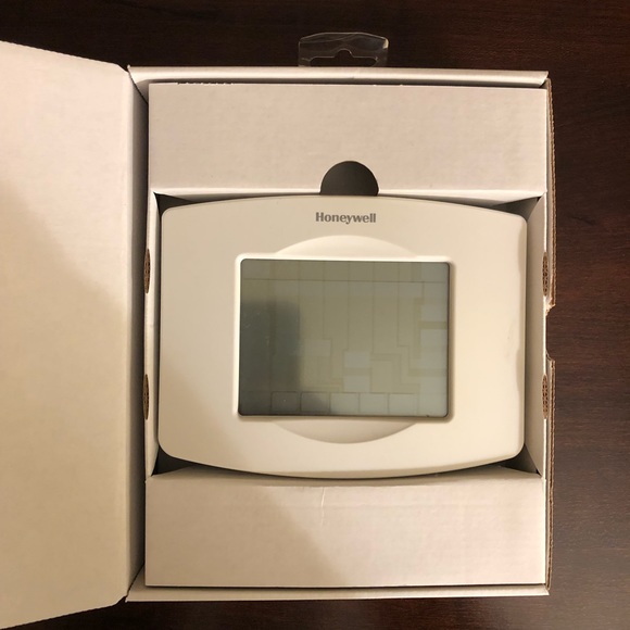 Honeywell Wi-Fi 7-Day Programmable Touchscreen Thermostat RTH8580WF - Picture 4 of 5